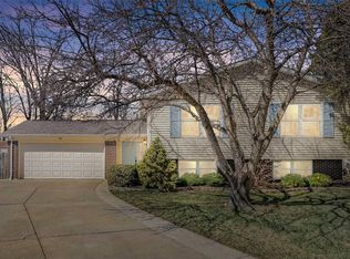 82 Sunny View Dr, Saint Peters, MO 63376