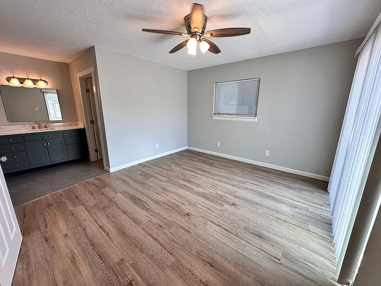 2120 La Veta Dr NE — Photo 22