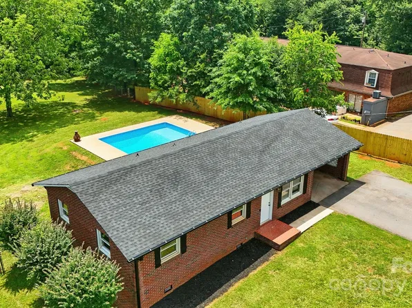 1837 6th Ave NW, Hickory, NC 28601