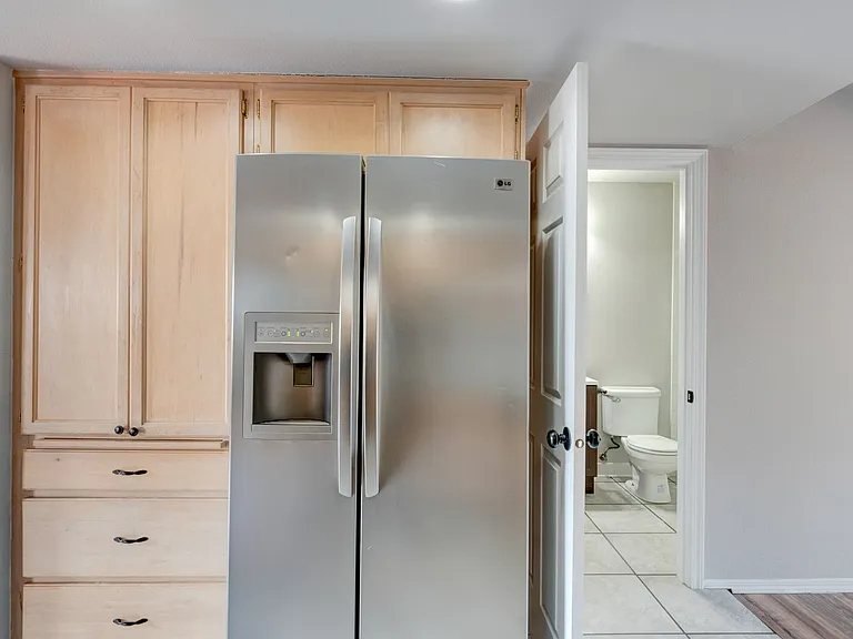 300 N Oak Harbor St #C102 — Photo 5
