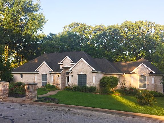 2nd image of 905 Copperas Dr