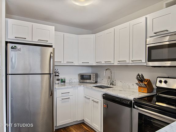 2nd image of 3930 N Pine Grove Ave APT 708