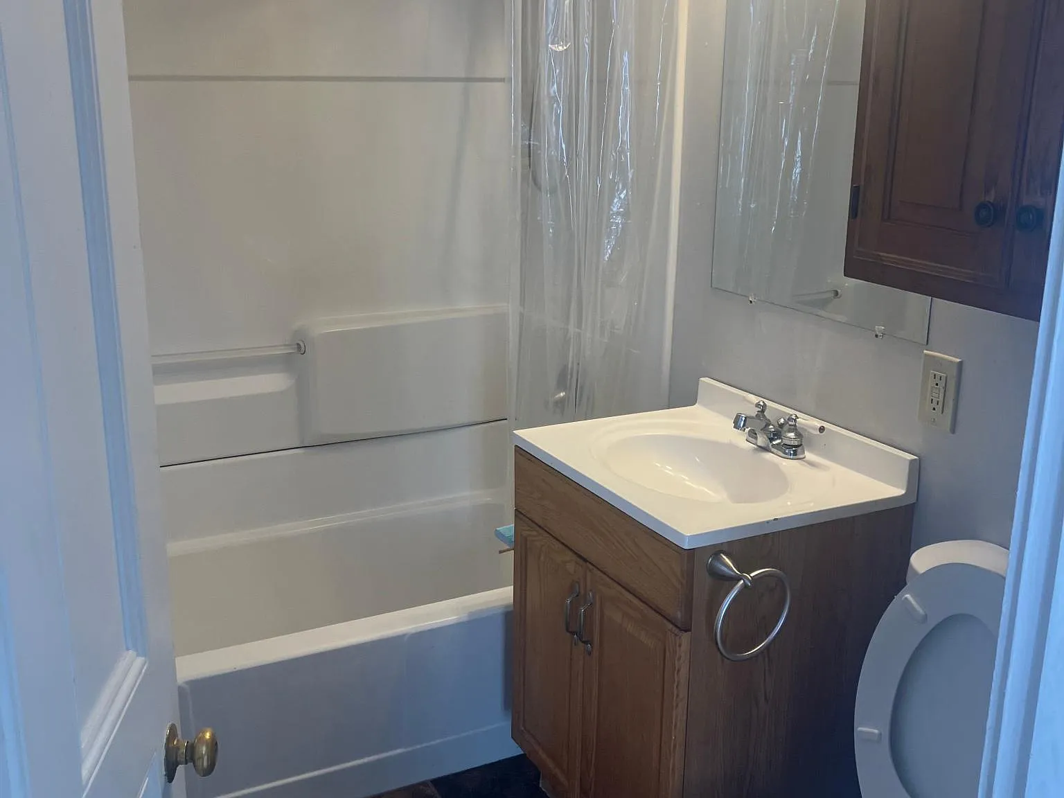 3 bed, 1400 sqft, $1,300 — Photo 2