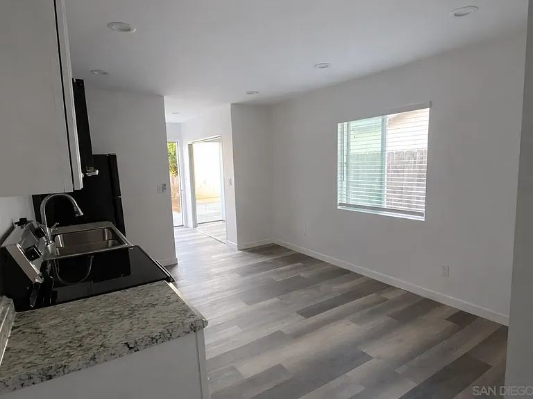 636 N Aster St — Photo 2