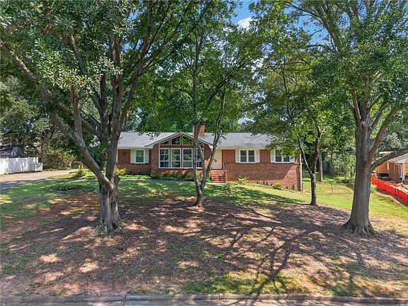 3rd image of 90 Burnett Way