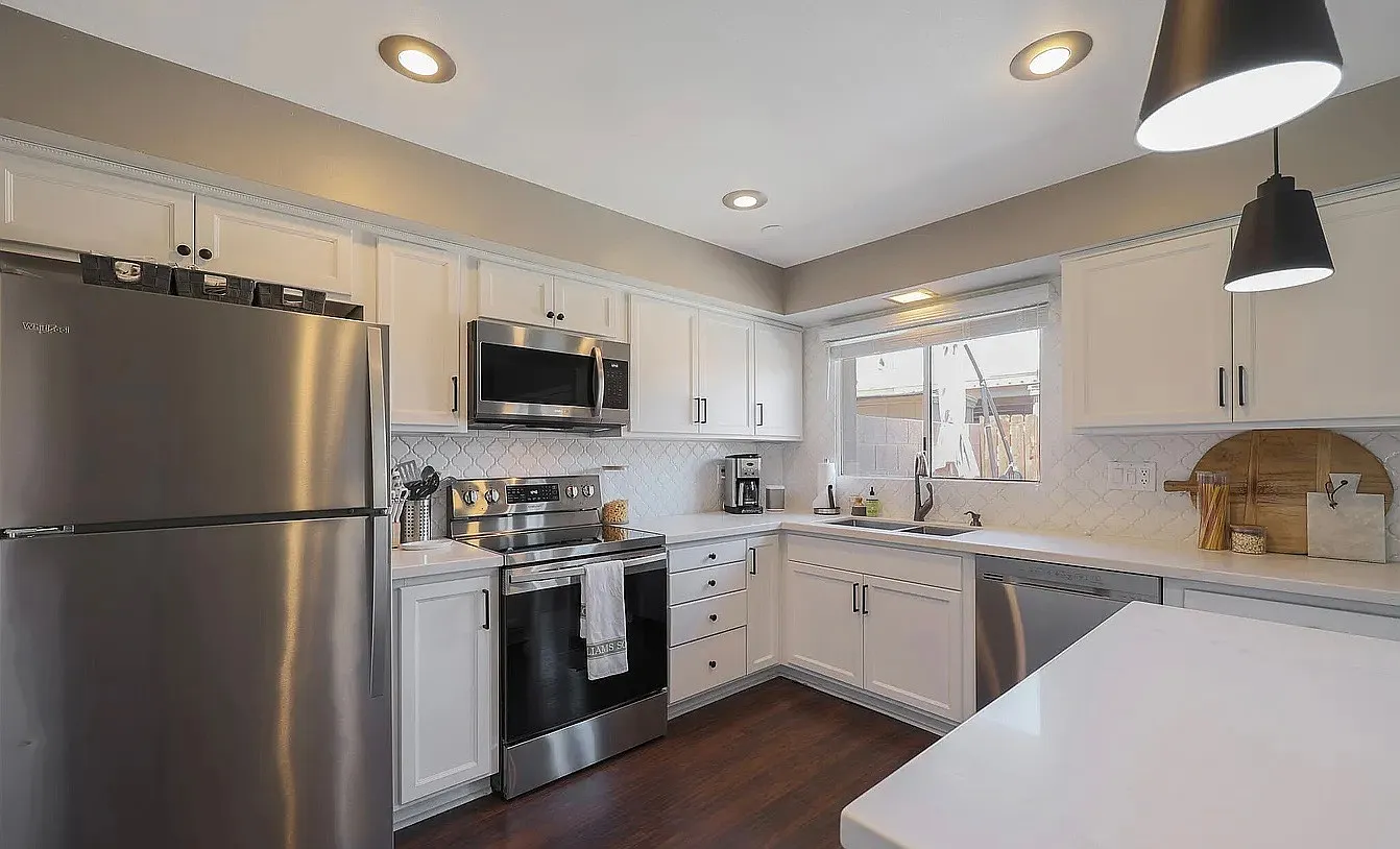 3 bed, 2.5 bath, 1496 sqft, $2,500 — Photo 4