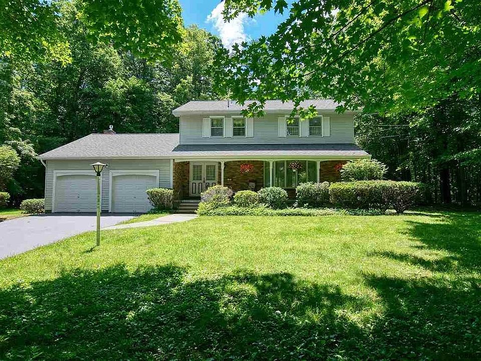 1st image of 7 Rivercrest Dr
