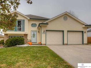 8264 Weber St, Omaha, NE 68122