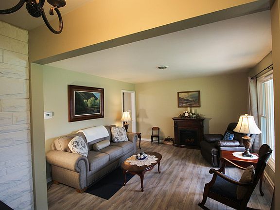 4th image of 50505 Arrowood Ct