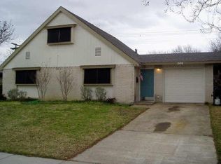 2412 Briarwood Ln, Carrollton, TX 75006