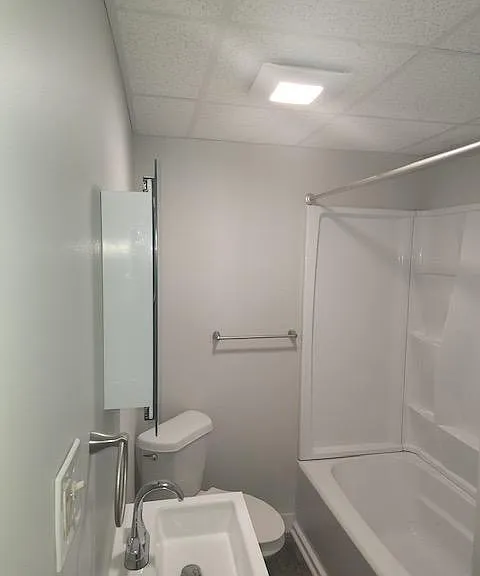 712 Hopkins St — Photo 5