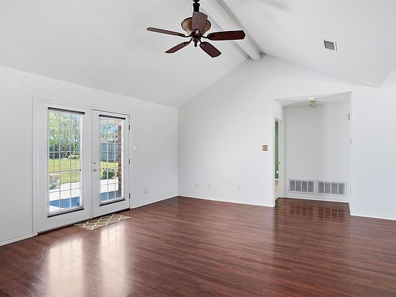 5th image of 104 Carissa Ct