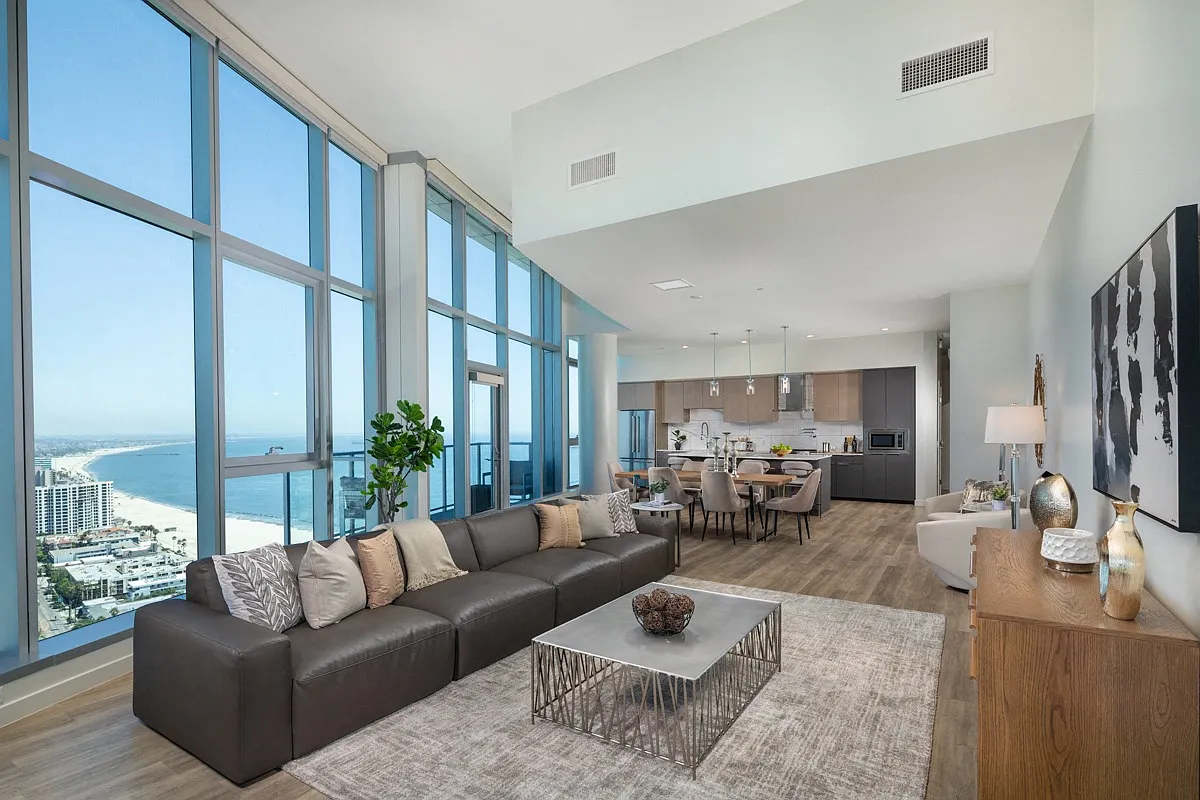 Shoreline Gateway — Photo 1