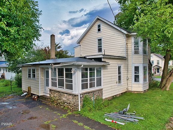 4th image of 211 Avenue L