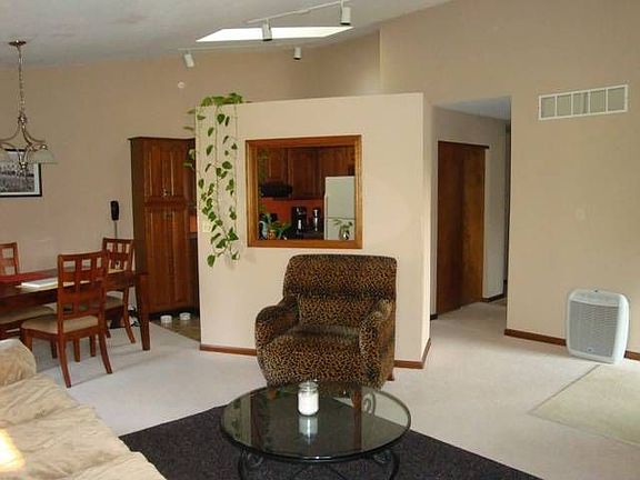 5th image of 2107 D Cambridge Dr