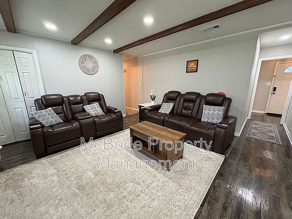 5th image of 4409 Roxbury Dr