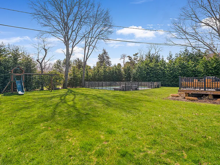 50 Manor Ln N — Photo 3