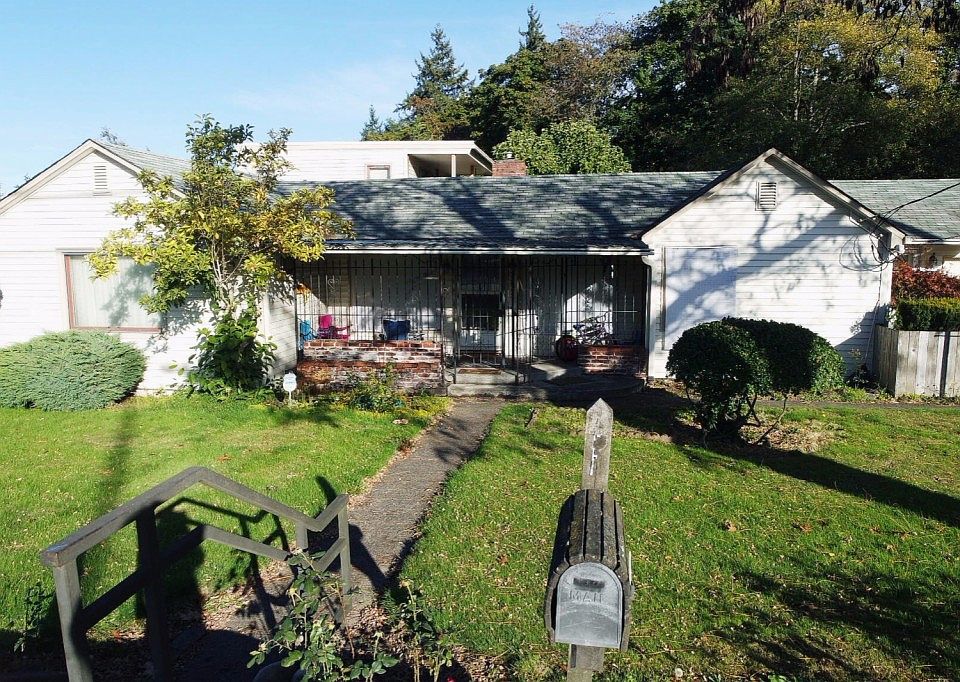 1st image of 3593 E Portland Ave