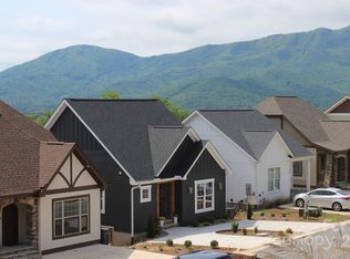 122 Chepstow Pl, Black Mountain, NC 28711