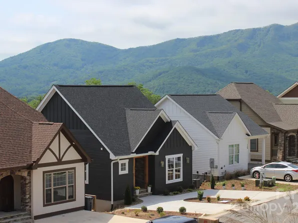122 Chepstow Pl, Black Mountain, NC 28711