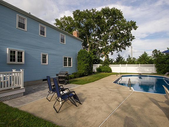 4th image of 127 Walchest Dr