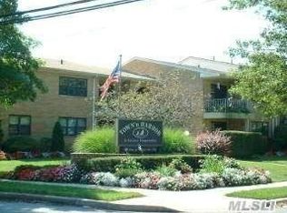 59 Hampton Pl APT 20H, Freeport, NY 11520