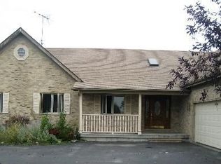 702 Suzanne Ct, Spring Grove, IL 60081