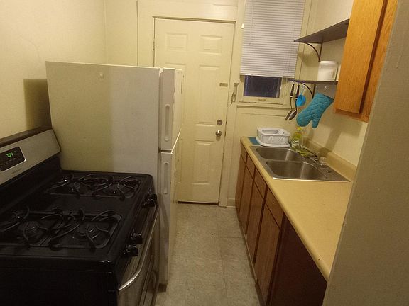 5th image of 381 Chittenden Ave #383-1/2