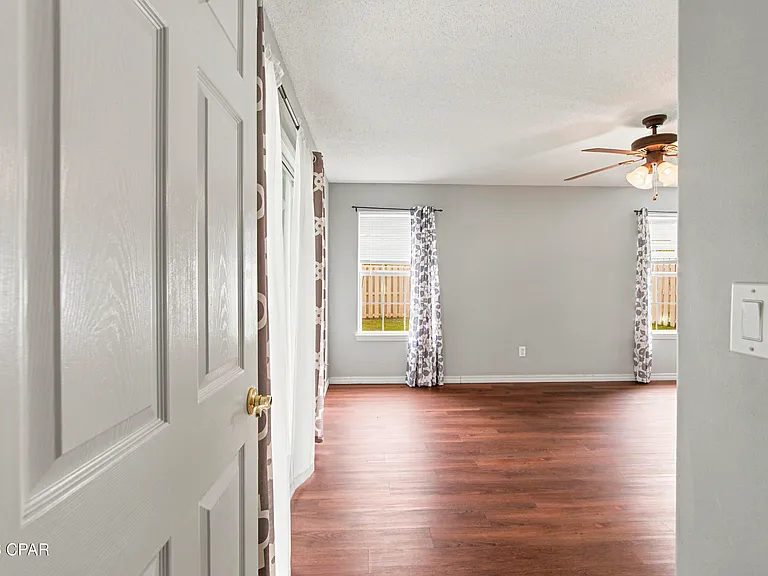 211 Biltmore Pl — Photo 17