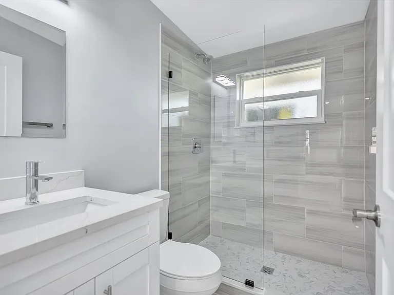 325 Capri Blvd — Photo 32