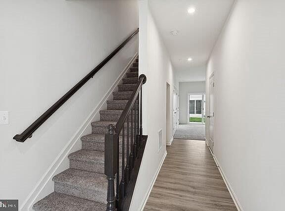 4th image of 513 Seaway Ln
