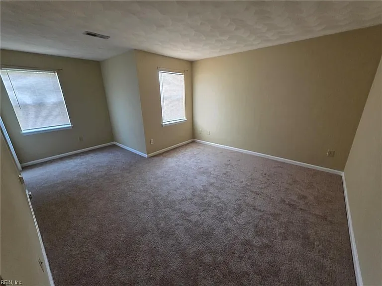 1460 Berkshire Dr — Photo 10