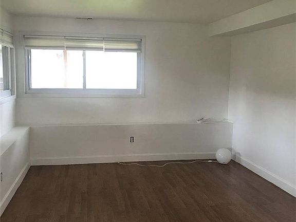 3rd image of 39 Goshen St