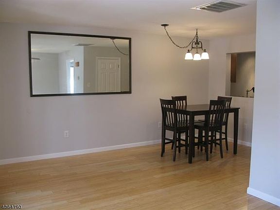 3rd image of 50 Pine St #C900i-9i