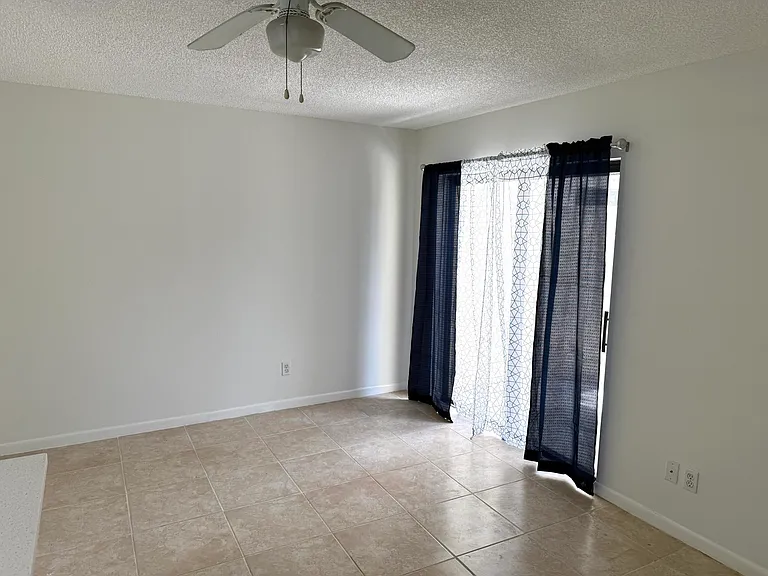 629 Executive Center Dr #J103 — Photo 4