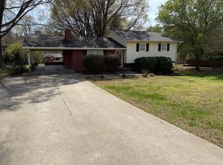 179 Canterbury Dr, Winston Salem, NC 27107