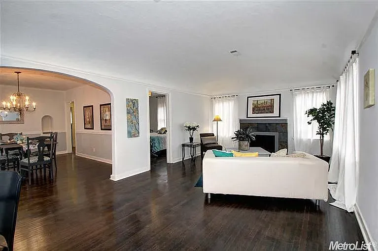 2 bed, 1250 sqft, $2,200 — Photo 4