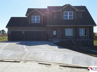 129 Broken Arrow Cir, Yutan, NE 68073