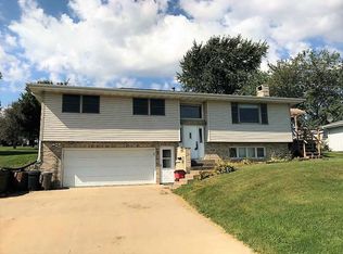 17155 Cinnamon Rd, Dubuque, IA 52001