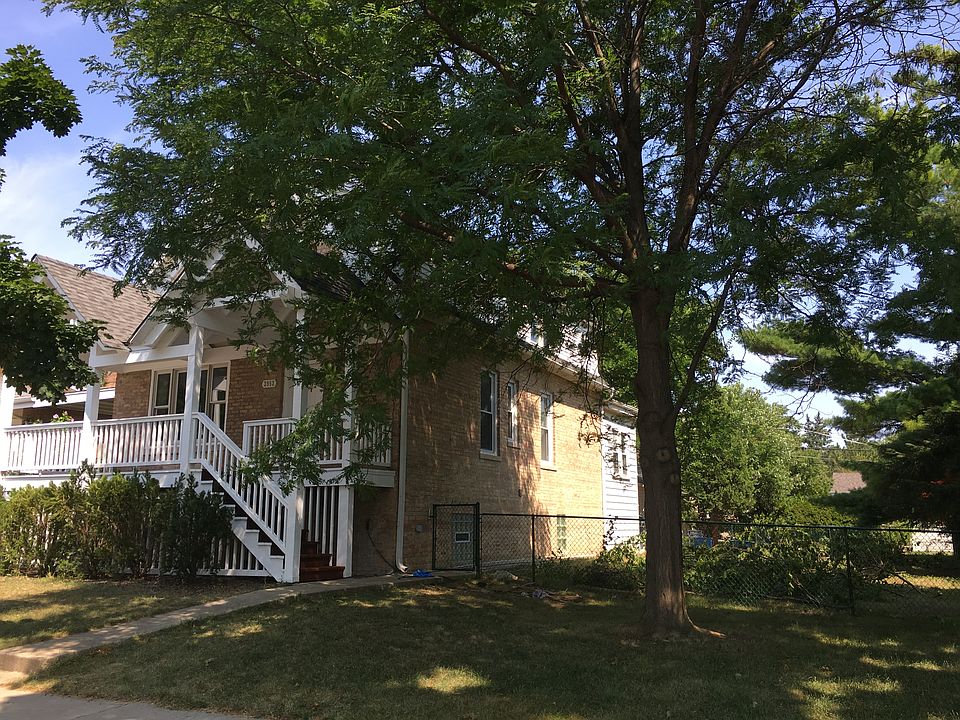Fenced side yard