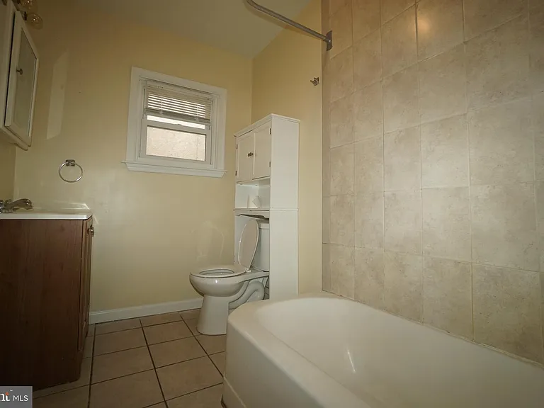 2550 E Somerset St #2 — Photo 7