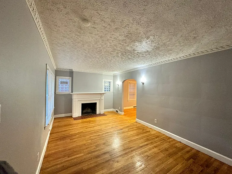 9131 Manor St — Photo 2
