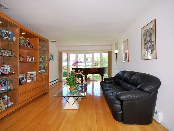 3rd image of 56 Shelbourne Ln