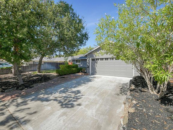 2nd image of 1535 Willowbrook Dr
