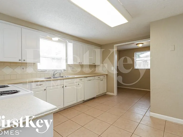 11221 Nome Ave — Photo 6