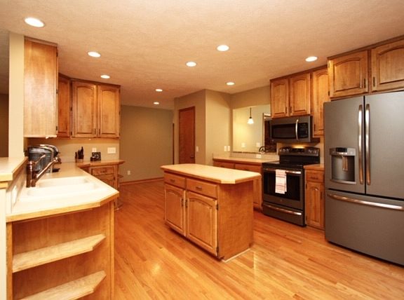 4th image of 14530 Oak Ln