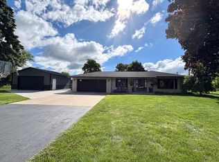 7410 S 68th St, Franklin, WI 53132