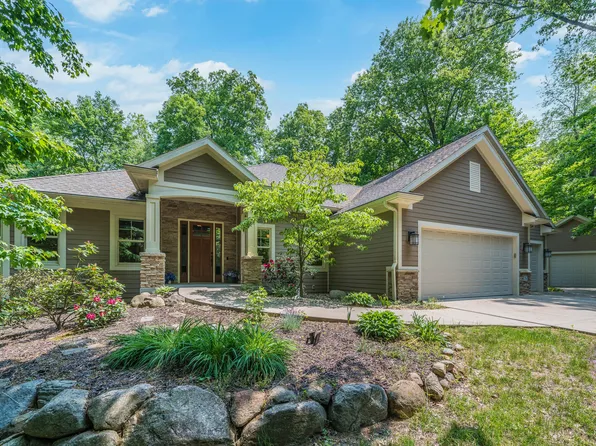 1786 S Crooked Lake Dr, Kalamazoo, MI 49009