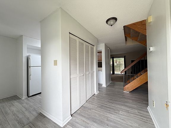 3rd image of 4396 Silverleaf Dr #1