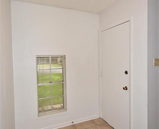 4th image of 504 S Bend Dr